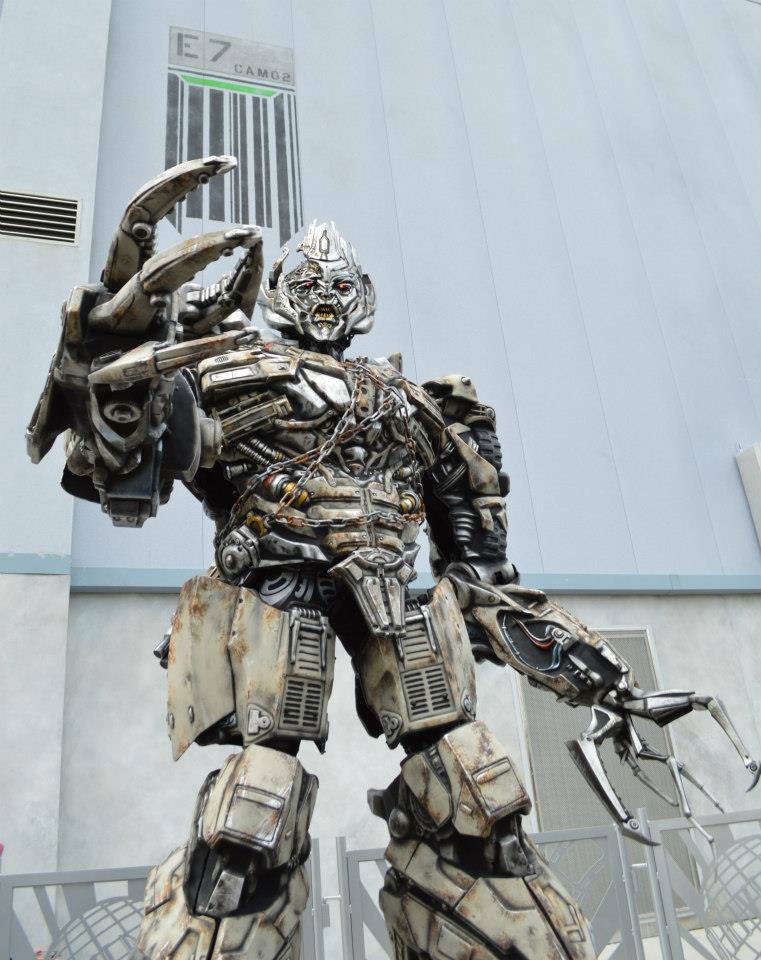 Megatron has arrived in Orlando. He’s inflicting his wrath upon guests daily at Universal Studios Florida. 