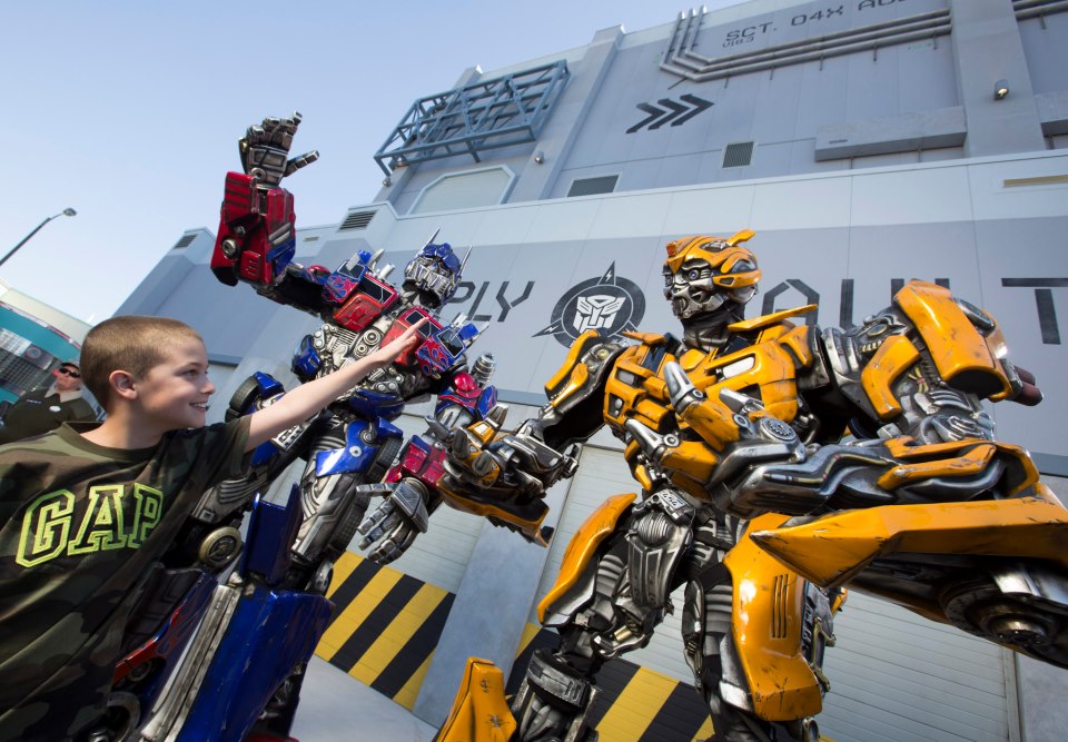 Megatron has arrived in Orlando. He’s inflicting his wrath upon guests daily at Universal Studios Florida. 