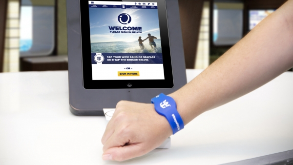 low_1408793468_wristband-in-use-final-composite