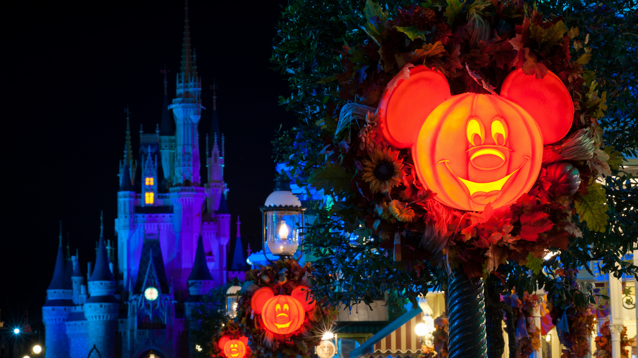 Dining Reservations Now Available during Holiday Parties at Magic Kingdom